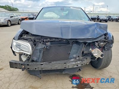 Piąte zdjęcie samochodu w środku: 2017 CHRYSLER 300 LIMITED VIN:2C3CCAAG6HH538493 - miniatura