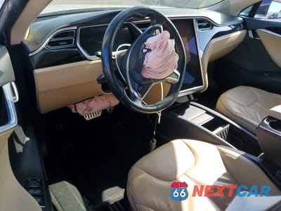 Zdjęcie 8 z 12 samochodu: 2013 TESLA MODEL S VIN:5YJSA1CP0DFP22306 - miniatura