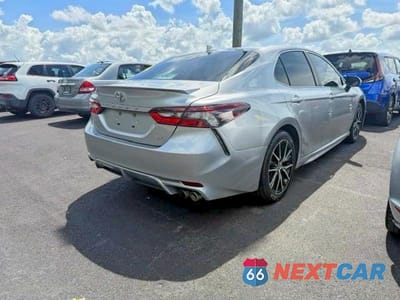 Czwarte zdjęcie samochodu z boku: 2024 TOYOTA CAMRY SE VIN:4T1T11AK2RU852643 - miniatura