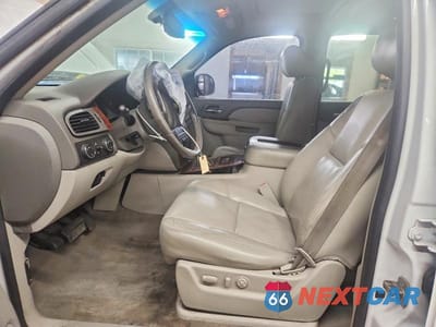 Zdjęcie 7 z 14 samochodu: 2011 CHEVROLET TAHOE K1500 LTZ VIN:1GNSKCE03BR115176 - miniatura
