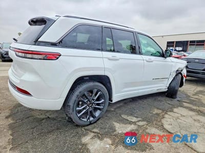 Trzecie zdjęcie samochodu z tyłu: 2026 JEEP GRAND CHEROKEE LIMITED VIN:1C4RJHBR4TC232151 - miniatura