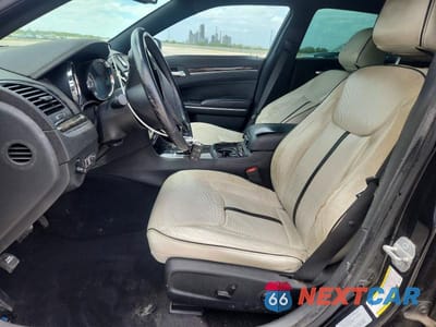 Zdjęcie 7 z 12 samochodu: 2014 CHRYSLER 300 VIN:2C3CCAAG3EH327554 - miniatura