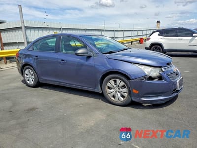 Czwarte zdjęcie samochodu z boku: 2014 CHEVROLET CRUZE LS VIN:1G1PB5SG3E7341495 - miniatura