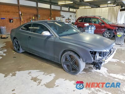 Czwarte zdjęcie samochodu z boku: 2010 AUDI S5 PREMIUM PLUS VIN:WAUGVAFR0AA039515 - miniatura
