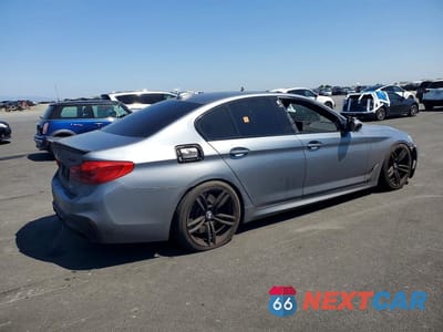 Trzecie zdjęcie samochodu z tyłu: 2020 BMW M550XI VIN:WBAJS7C02LBN96219 - miniatura