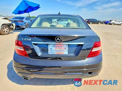 Zdjęcie 6 z 12 samochodu: 2012 MERCEDES-BENZ C 250 VIN:WDDGF4HB6CR203295 - miniatura