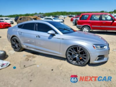Czwarte zdjęcie samochodu z boku: 2019 AUDI A5 PREMIUM VIN:WAUANCF56KA054472 - miniatura