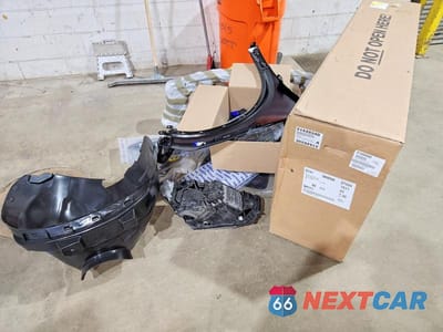 Zdjęcie 13 z 14 samochodu: 2020 VOLVO XC40 T5 MOMENTUM VIN:YV4162UK1L2288336 - miniatura