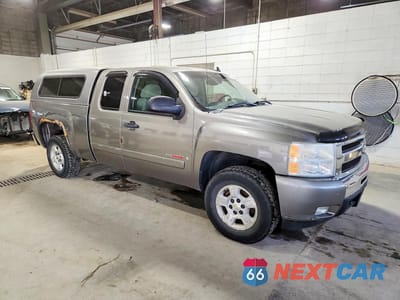 Czwarte zdjęcie samochodu z boku: 2007 CHEVROLET SILVERADO K1500 VIN:2GCFK19Y571688787 - miniatura