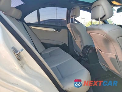 Zdjęcie 10 z 12 samochodu: 2014 MERCEDES-BENZ C 250 VIN:WDDGF4HB3EG252937 - miniatura