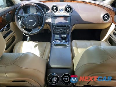 Zdjęcie 8 z 12 samochodu: 2011 JAGUAR XJ VIN:SAJWA1CB1BLV14386 - miniatura