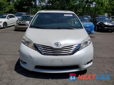 Piąte zdjęcie samochodu w środku: 2017 TOYOTA SIENNA XLE 7-PASSENGER VIN:5TDDZ3DC7HS159166 - miniatura