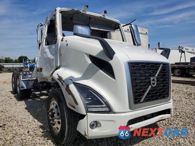 2026 VOLVO VNR SEMI TRUCK 4V4WC9DH1TN713569 - główne zdjęcie licytacji z USA - miniatura