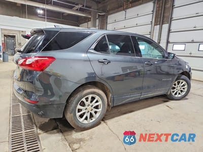 Trzecie zdjęcie samochodu z tyłu: 2018 CHEVROLET EQUINOX LT VIN:2GNAXSEVXJ6312360 - miniatura