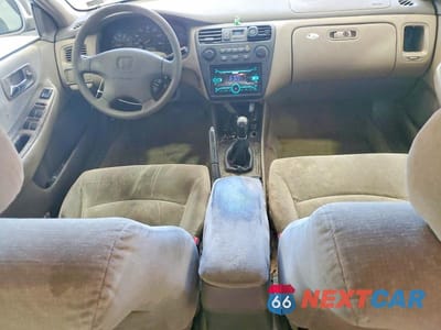 Zdjęcie 8 z 13 samochodu: 2001 HONDA ACCORD LX VIN:1HGCG554X1A014132 - miniatura