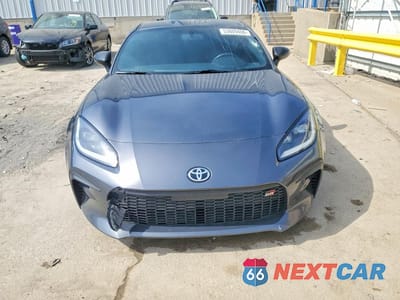 Piąte zdjęcie samochodu w środku: 2023 TOYOTA GR86 BASE VIN:JF1ZNBB15P9763797 - miniatura