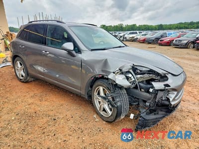 Czwarte zdjęcie samochodu z boku: 2014 PORSCHE CAYENNE S VIN:WP1AB2A25ELA58488 - miniatura