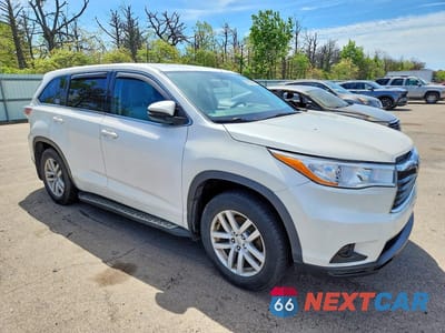 Czwarte zdjęcie samochodu z boku: 2014 TOYOTA HIGHLANDER LE VIN:5TDBKRFH9ES016318 - miniatura