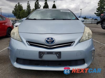 Piąte zdjęcie samochodu w środku: 2013 TOYOTA PRIUS V THREE VIN:JTDZN3EU2D3264427 - miniatura