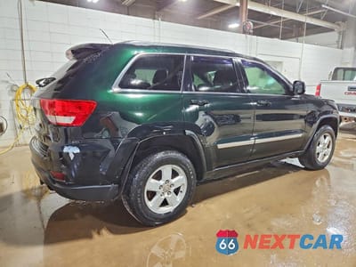 Trzecie zdjęcie samochodu z tyłu: 2013 JEEP GRAND CHEROKEE LAREDO VIN:1C4RJFAG0DC639891 - miniatura