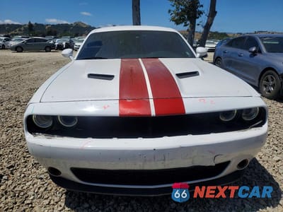 Piąte zdjęcie samochodu w środku: 2015 DODGE CHALLENGER SXT VIN:2C3CDZAGXFH788778 - miniatura