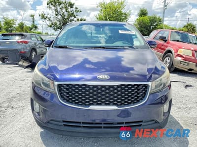 Piąte zdjęcie samochodu w środku: 2018 KIA SEDONA SX VIN:KNDMC5C17J6350038 - miniatura