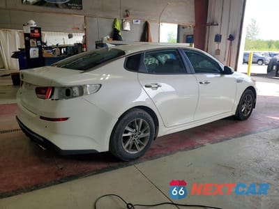 Trzecie zdjęcie samochodu z tyłu: 2019 KIA OPTIMA LX VIN:5XXGT4L3XKG363538 - miniatura