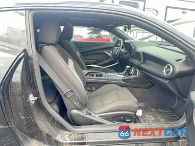 Piąte zdjęcie samochodu w środku: 2018 CHEVROLET CAMARO LT VIN:1G1FB1RX5J0178829 - miniatura
