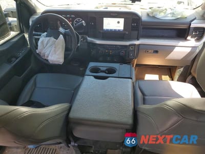 Zdjęcie 8 z 13 samochodu: 2025 FORD F350 SUPER DUTY VIN:1FT8W3BT5SEC22453 - miniatura