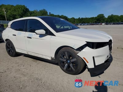 Czwarte zdjęcie samochodu z boku: 2022 BMW IX XDRIVE50 VIN:WB523CF05NCJ55041 - miniatura