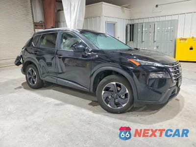 Czwarte zdjęcie samochodu z boku: 2025 NISSAN ROGUE SV VIN:JN8BT3BB0SW429322 - miniatura