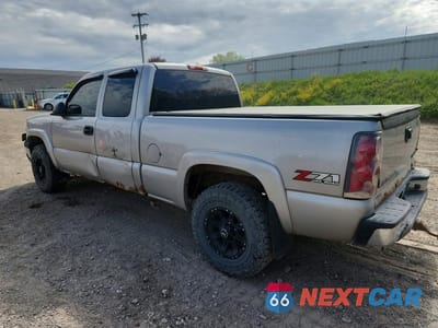 Drugie zdjęcie samochodu z przodu: 2004 CHEVROLET SILVERADO K1500 VIN:1GCEK19T84E376666 - miniatura