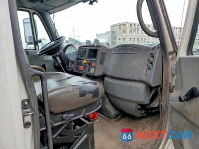 Zdjęcie 6 z 10 samochodu: 2006 INTERNATIONAL 4400 CRANE TRUCK VIN:1HTMKAAN76H239800 - miniatura
