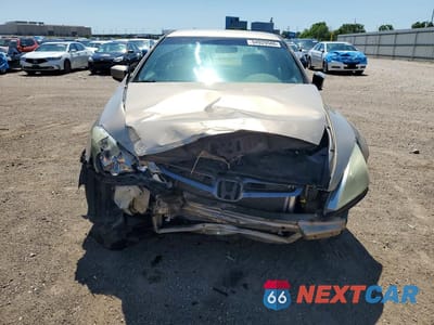 Piąte zdjęcie samochodu w środku: 2004 HONDA ACCORD LX VIN:1HGCM56354A040494 - miniatura