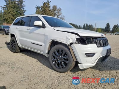 Czwarte zdjęcie samochodu z boku: 2018 JEEP GRAND CHEROKEE LAREDO VIN:1C4RJFAG1JC357853 - miniatura