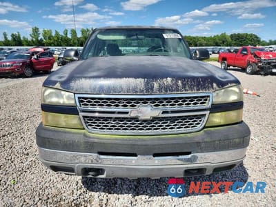Piąte zdjęcie samochodu w środku: 2005 CHEVROLET SILVERADO K2500 HEAVY DUTY VIN:1GCHK29U25E203934 - miniatura