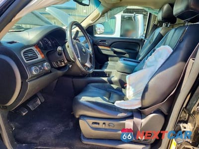 Zdjęcie 7 z 13 samochodu: 2014 CHEVROLET SUBURBAN K1500 LT VIN:1GNSKJE70ER103363 - miniatura