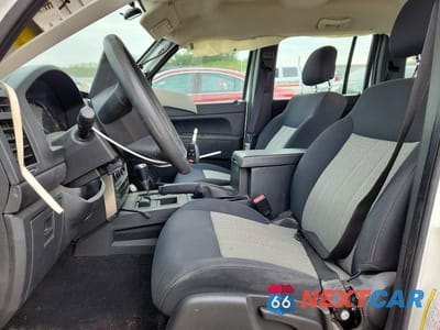 Zdjęcie 7 z 13 samochodu: 2010 JEEP LIBERTY SPORT VIN:1J4PN2GKXAW115152 - miniatura