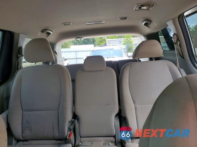 Zdjęcie 10 z 13 samochodu: 2017 KIA SEDONA LX VIN:KNDMB5C12H6229561 - miniatura