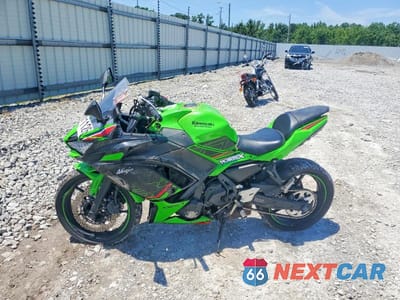 Trzecie zdjęcie samochodu z tyłu: 2024 KAWASAKI EX650 P VIN:ML5EXEP14RDAB9792 - miniatura