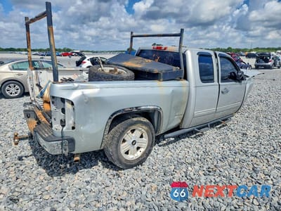 Trzecie zdjęcie samochodu z tyłu: 2011 CHEVROLET SILVERADO K1500 LT VIN:1GCRKSE36BZ408078 - miniatura