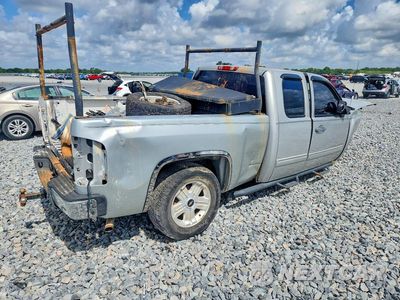 Trzecie zdjęcie samochodu z tyłu: 2011 CHEVROLET SILVERADO K1500 LT VIN:1GCRKSE36BZ408078 - miniatura