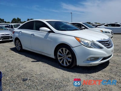 Czwarte zdjęcie samochodu z boku: 2013 HYUNDAI SONATA SE VIN:5NPEC4AC0DH799574 - miniatura
