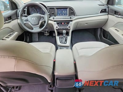 Zdjęcie 8 z 12 samochodu: 2017 HYUNDAI ELANTRA SE VIN:5NPD84LF9HH103045 - miniatura