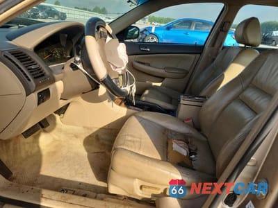 Zdjęcie 7 z 12 samochodu: 2004 HONDA ACCORD EX VIN:1HGCM66524A045529 - miniatura