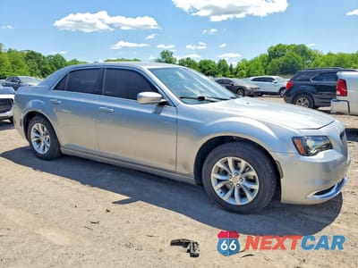 Czwarte zdjęcie samochodu z boku: 2015 CHRYSLER 300 LIMITED VIN:2C3CCAAG8FH841935 - miniatura