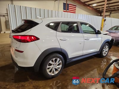 Trzecie zdjęcie samochodu z tyłu: 2019 HYUNDAI TUCSON VALUE VIN:KM8J3CA40KU930390 - miniatura