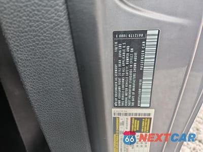 Zdjęcie 12 z 12 samochodu: 2011 VOLKSWAGEN GTI VIN:WVWFV7AJ9BW119838 - miniatura