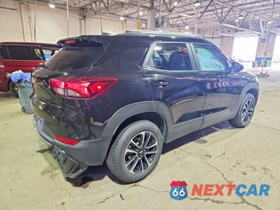 Trzecie zdjęcie samochodu z tyłu: 2025 CHEVROLET TRAILBLAZER LT VIN:KL79MRSL0SB209900 - miniatura