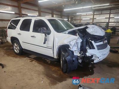 Czwarte zdjęcie samochodu z boku: 2011 CHEVROLET TAHOE K1500 LTZ VIN:1GNSKCE03BR115176 - miniatura
